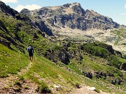 36 Poco sotto il Passo della Portula prendiamo a sx il sentierino per il Lago dei Curiosi